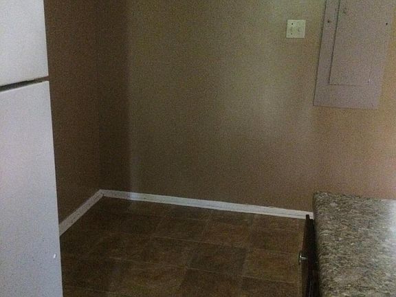 4th image of 107 Dellwood Cirwarner C