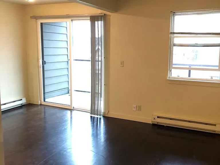 2635 Franklin Ave E — Photo 5