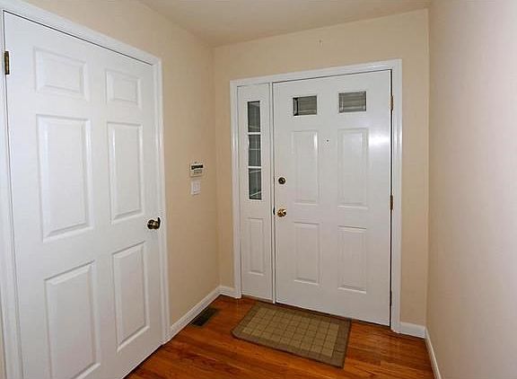 4th image of 1535 Charlemont Dr