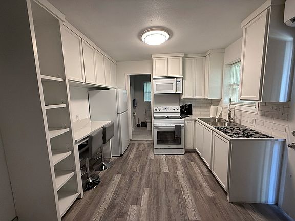 4th image of 420 E 47th St #A