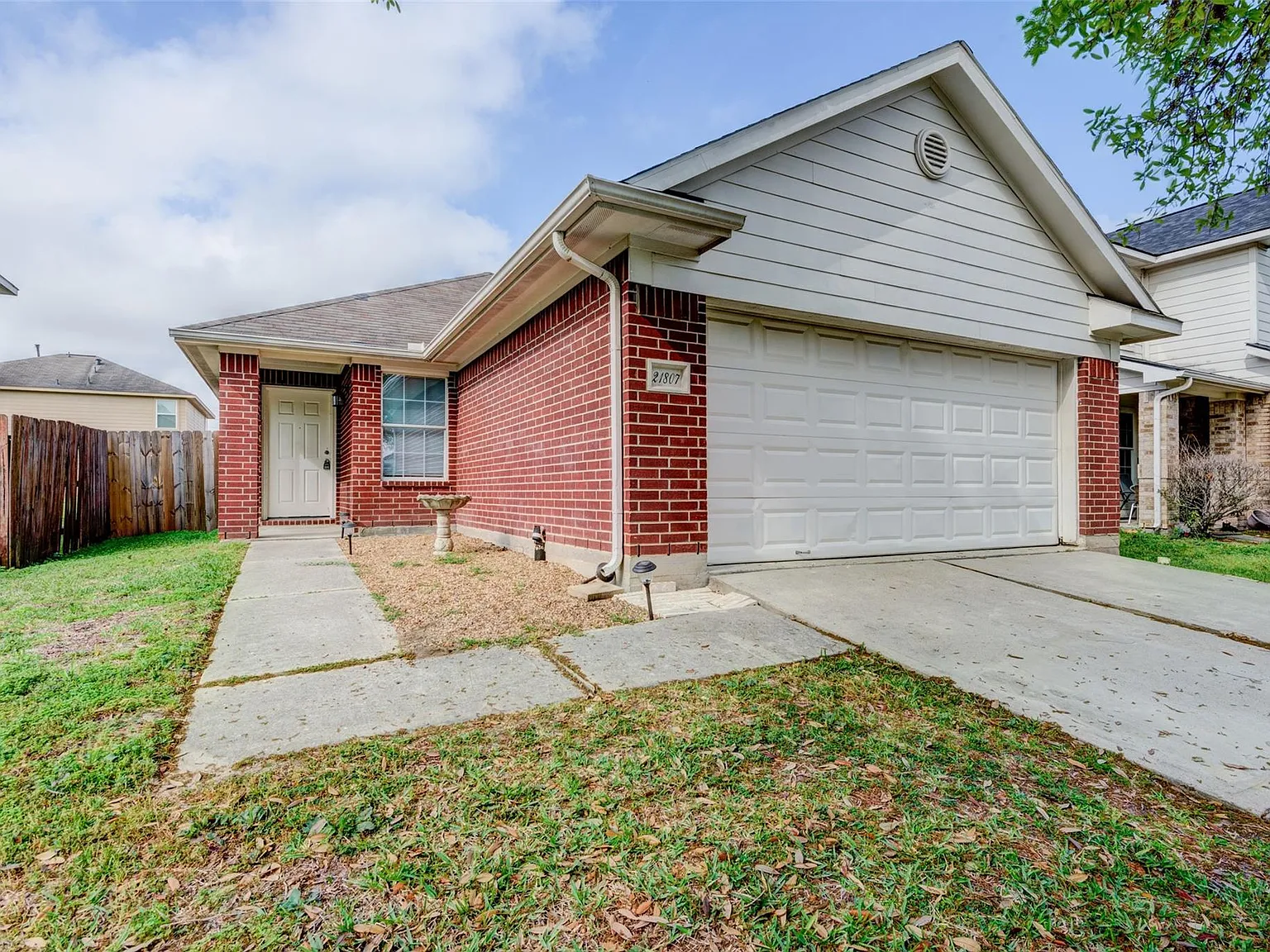 4 bed, 2.0 bath, 1335 sqft, $1,795 — Photo 4