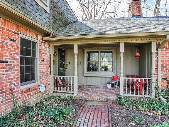 3rd image of 80 Williamsburg Ct