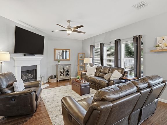 4th image of 1405 Horseshoe Bend Ct