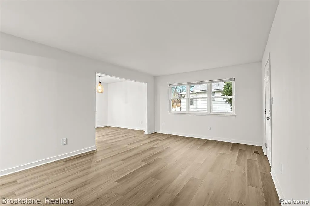 2 bed, 1.0 bath, 812 sqft, $1,500 — Photo 3