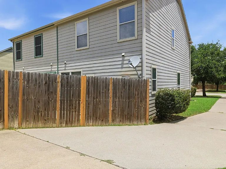 10849 Astor Dr — Photo 34