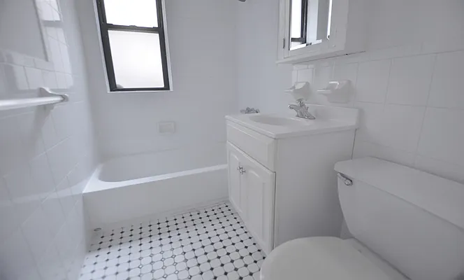 Rented by Manhattan Realty Group | media 9