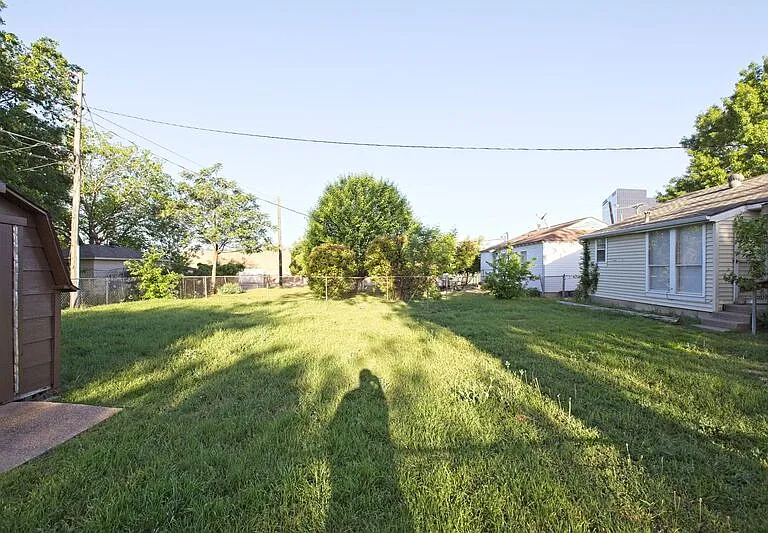802 22nd St — Photo 3