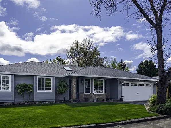 321 Snowy Butte Ln, Central Pt, OR 97502