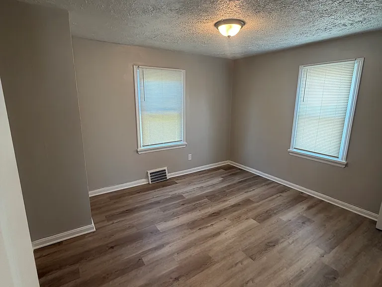 12110 Shady Oak Blvd — Photo 11