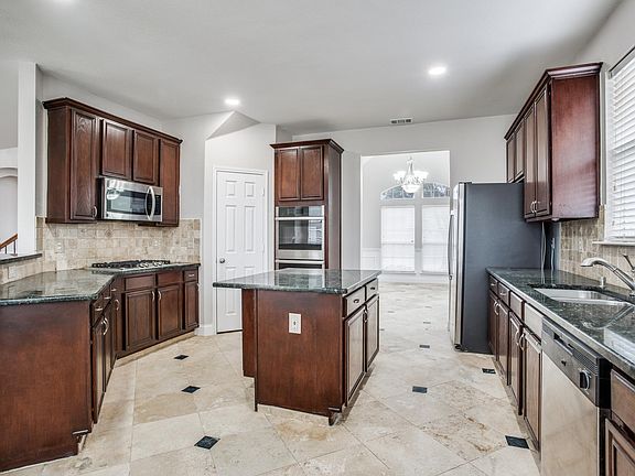 5th image of 417 Hawthorne Dr