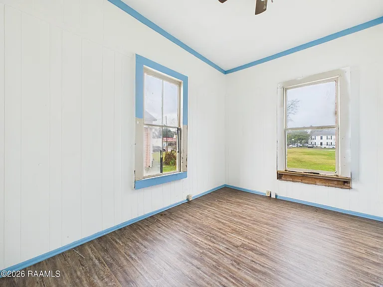 405 E Convent St — Photo 16