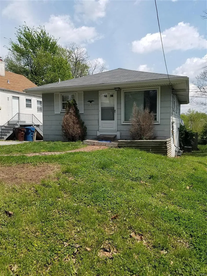 816 Marion Pl photo 1