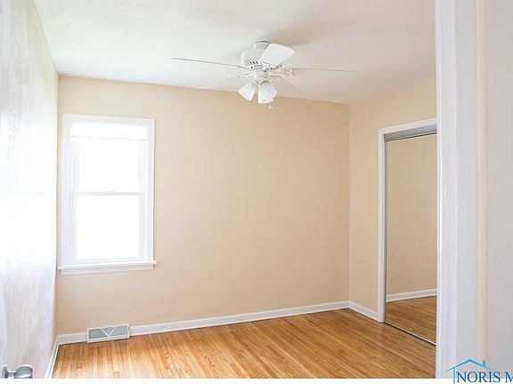 3rd image of 1154 Columbus St