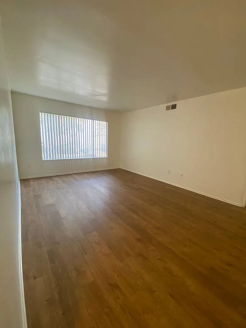 1001 W. Columbus St — Photo 2