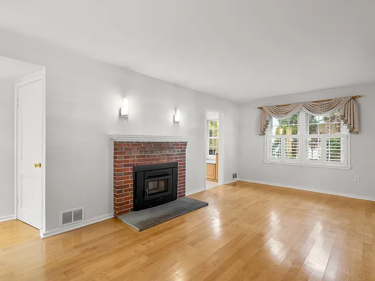 4116 Warner St — Photo 4