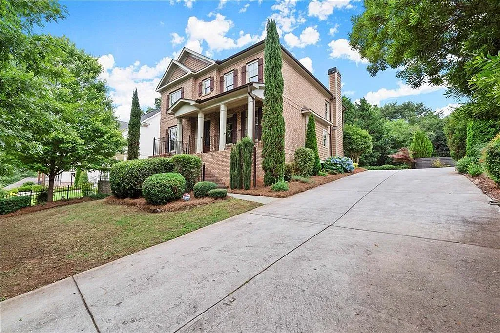 4 bed, 4.5 bath, 3855 sqft, $8,600 — Photo 2