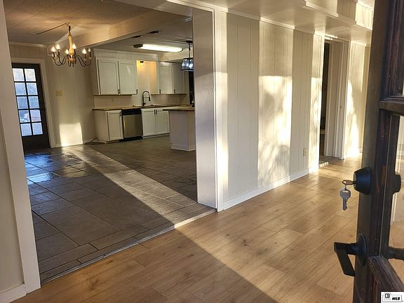 4th image of 135 Sarah Ln