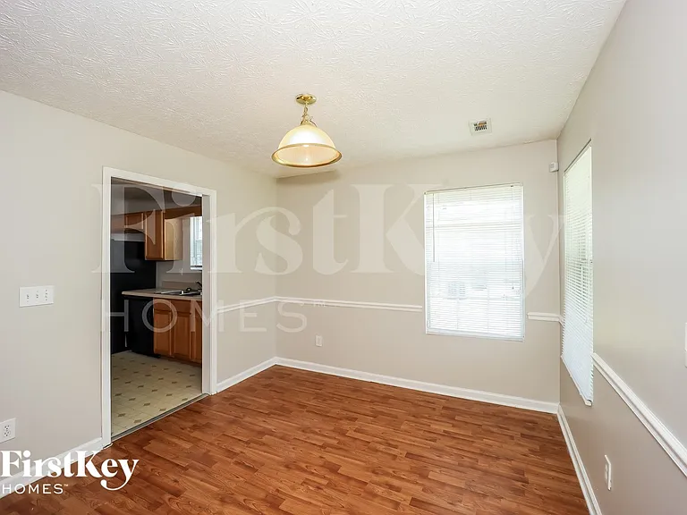 9421 Mulligan Ct — Photo 5