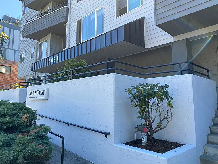 Adams Court Apartments — Photo 108