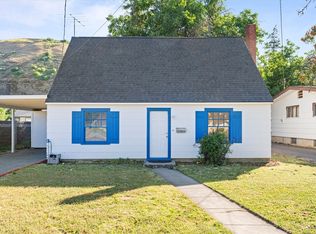 906 S 3rd St, Dayton, WA 99328