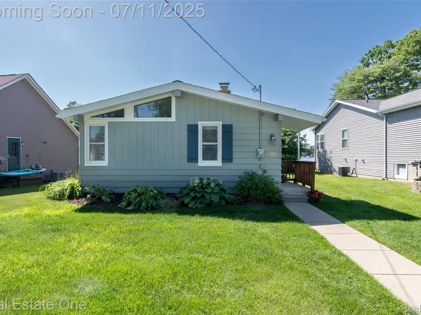 8856 Charbane Ave, White Lake, MI 48386