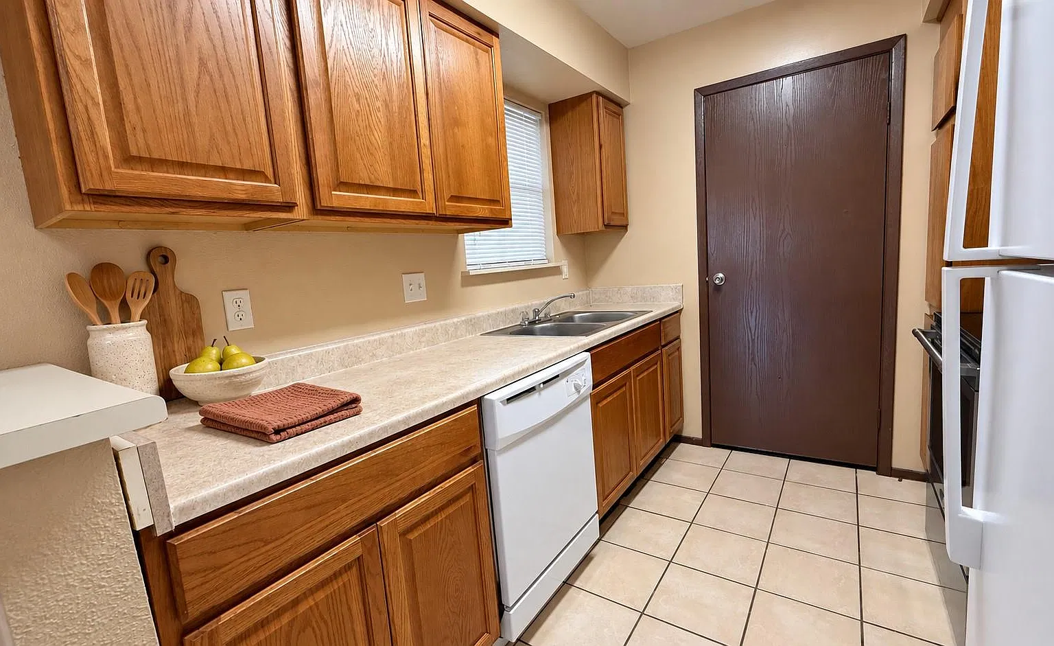 2 bed, 1.0 bath, 786 sqft, $800 — Photo 3