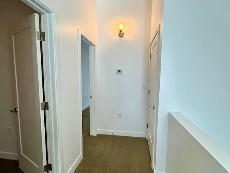 615 N 6th Ave — Photo 8