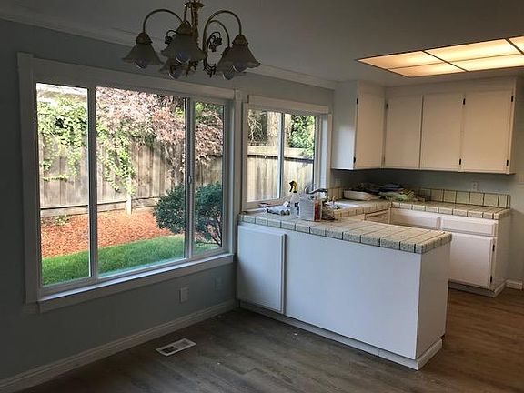 5th image of 843 Van Dyck Ct