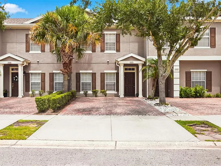 2402 Caravelle Cir — Photo 1