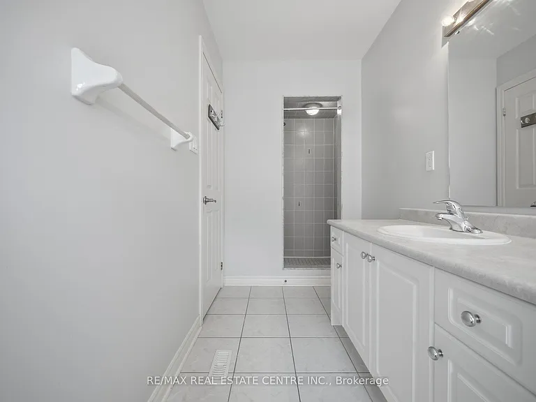 366 Hobbs Cres — Photo 31