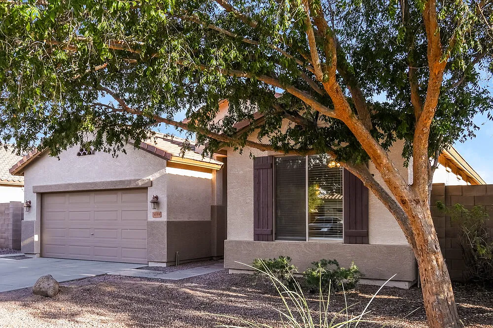 3 bed, 2.0 bath, 1755 sqft, $2,210 — Photo 3