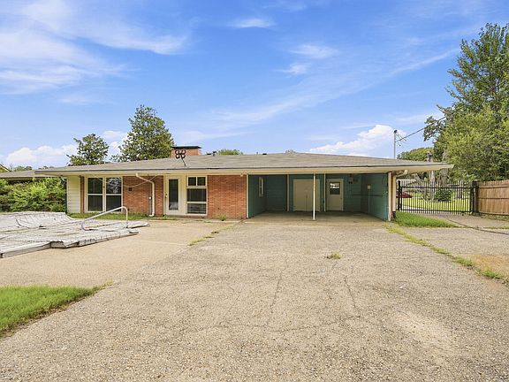 4th image of 1444 Oaklawn Dr