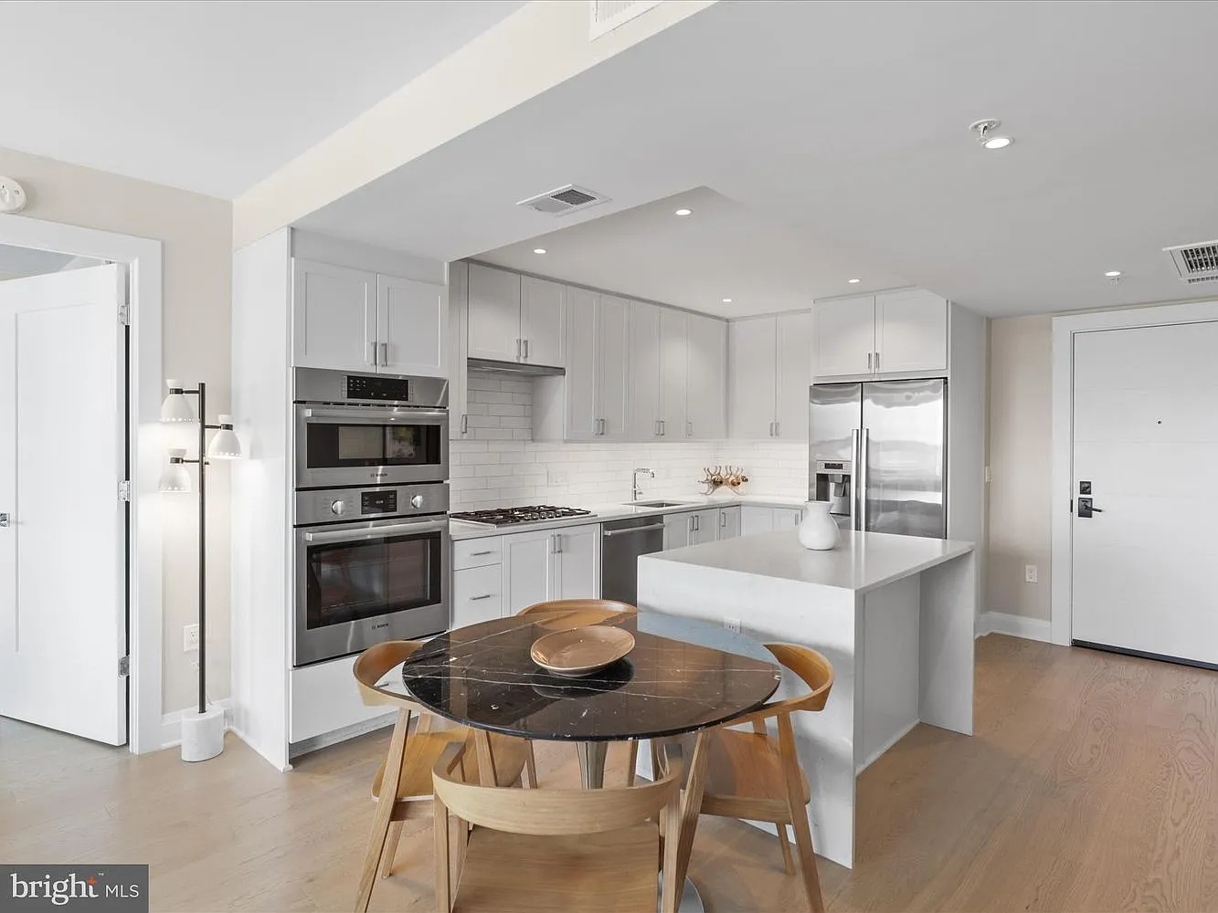 1 bed, 1.5 bath, 985 sqft, $4,400 — Photo 4