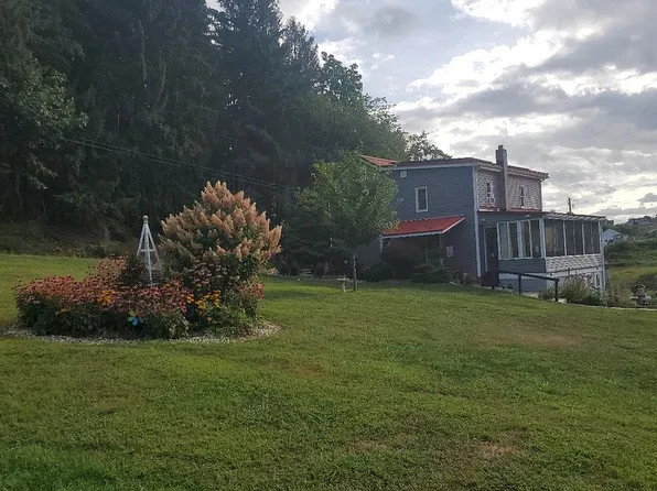 40 S 4th St, Ringtown, PA 17967