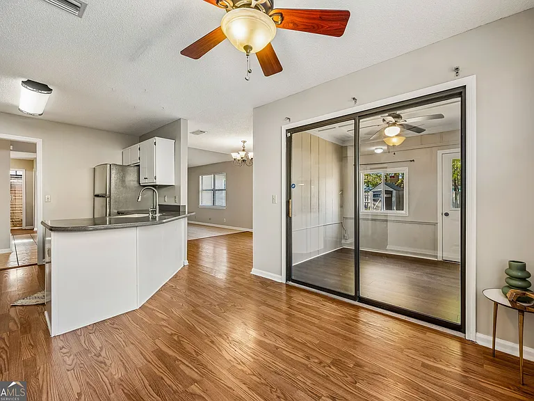 132 Woodvalley Dr — Photo 23
