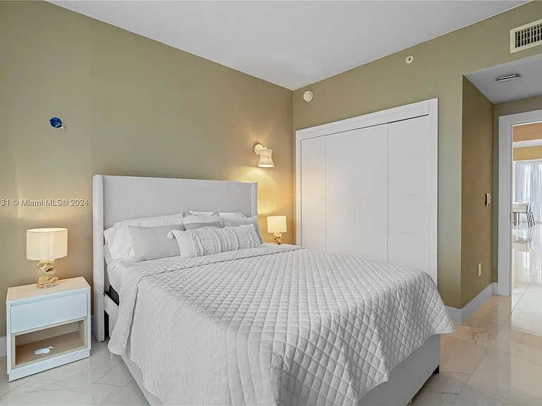 17875 Collins Ave #502 — Photo 19