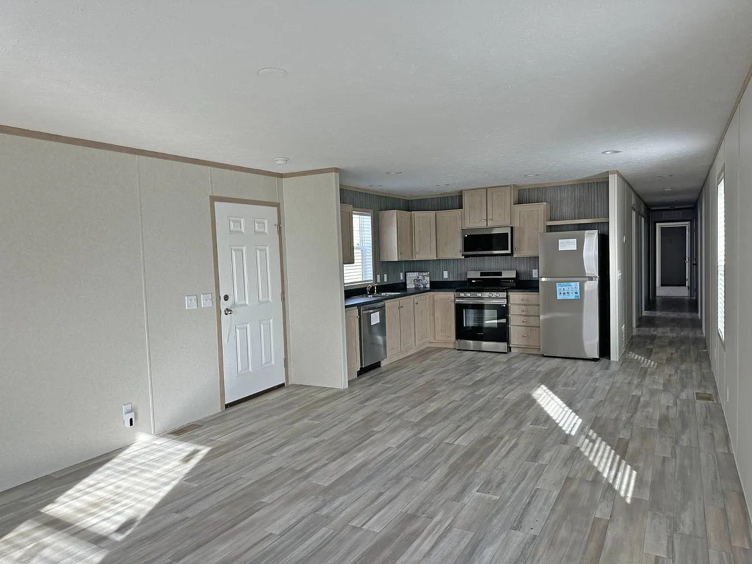 3 bed, 2.0 bath, 1120 sqft, $995 — Photo 2