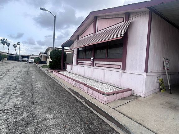 2nd image of 2601 E Victoria St Space 240