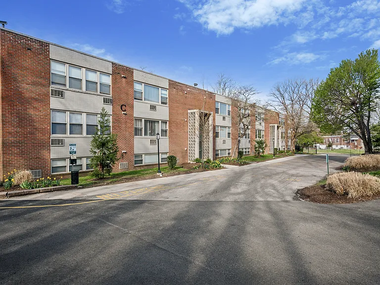 Willow Bend Apartments — Photo 15