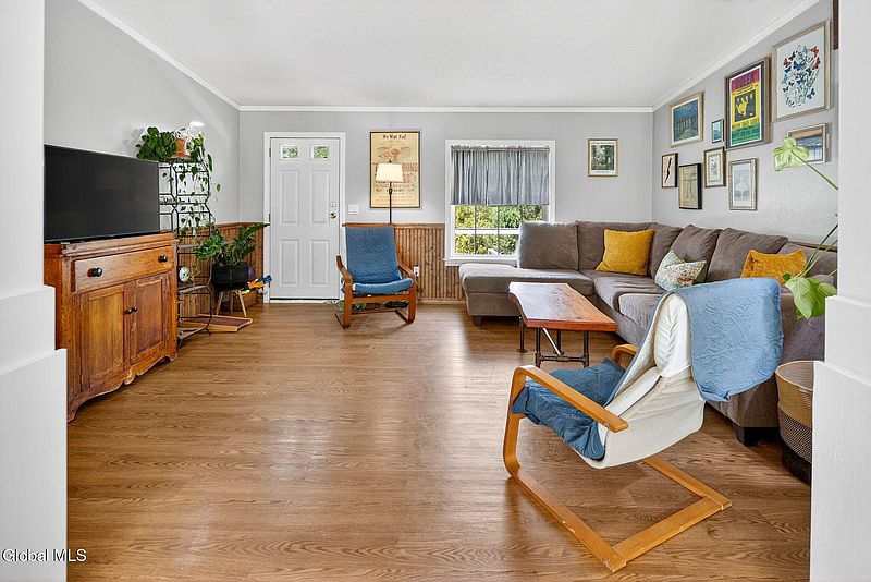 3rd image of 615 Longwoods Road