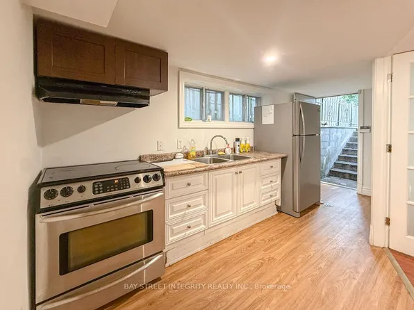 275 Estelle Ave, Toronto, ON M2N 5J4