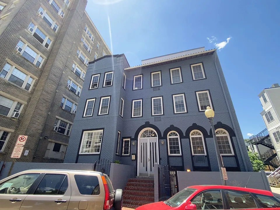 2714 Quarry Rd NW #302