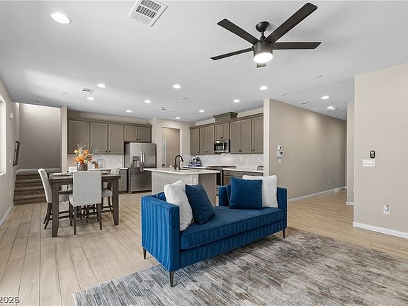 3rd image of 9452 Lunar Ray St