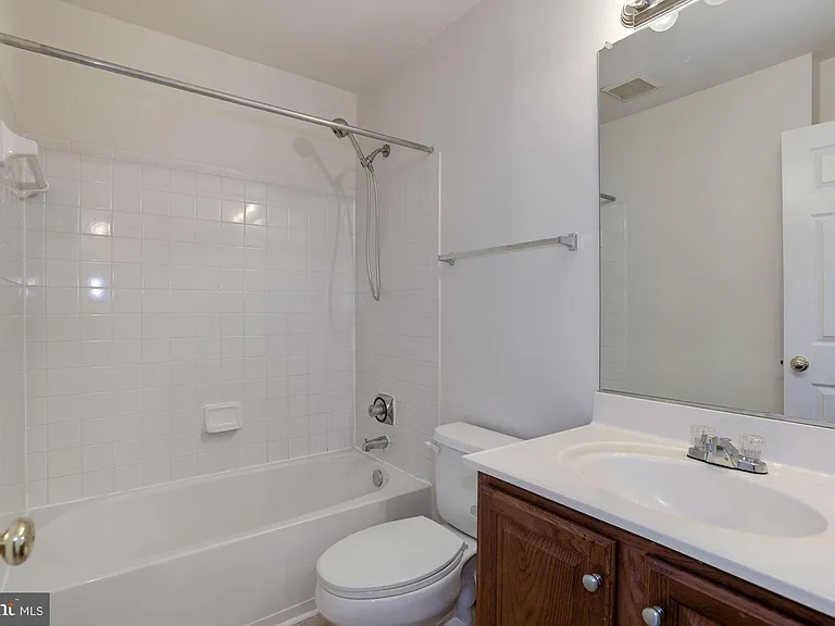 21588 Bankbarn Ter — Photo 15