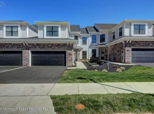 25 Dogleg Ln, Trenton, NJ