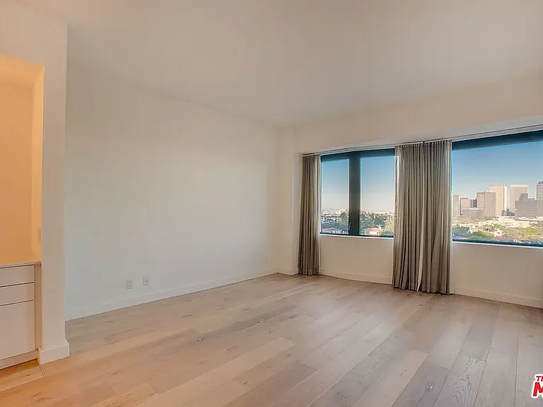 10520 Wilshire Blvd #1004 — Photo 8