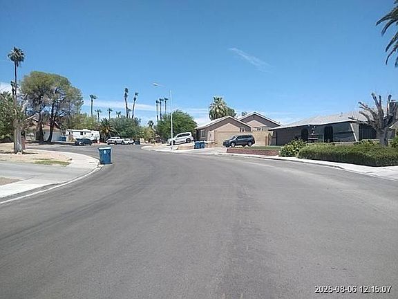 Exterior Neighborhood (street photo)