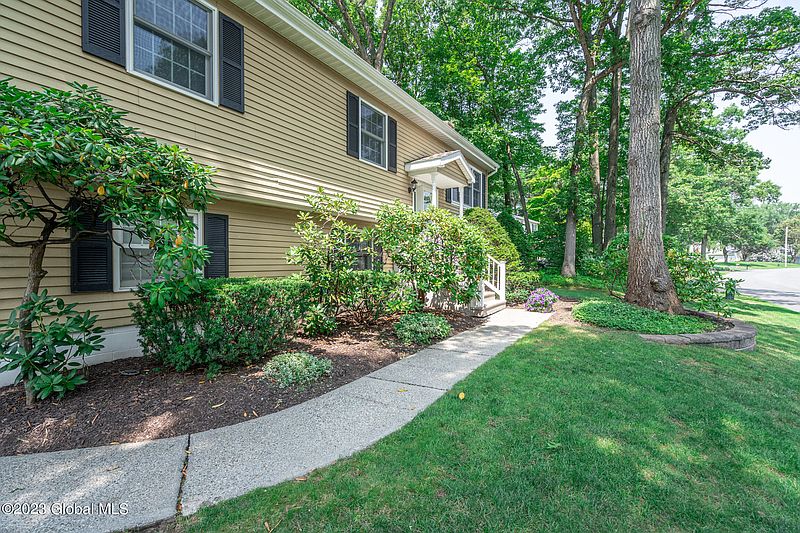 3rd image of 17 Westchester Drive