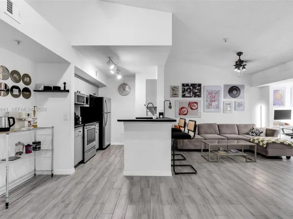 2457 Centergate Dr APT 306, Miramar, FL 33025