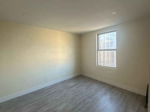 3rd image of 1934 University Ave APT 2